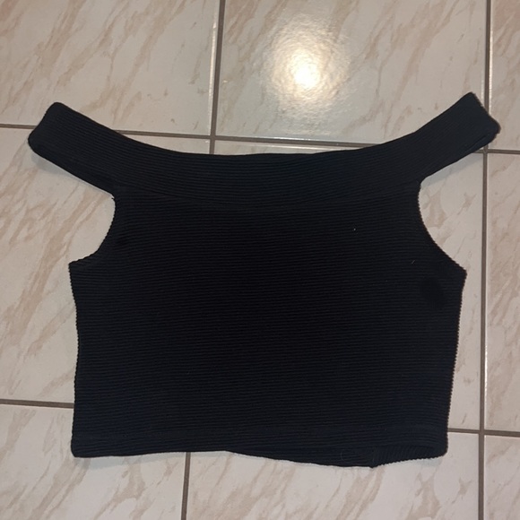 GUESS Black Off The Shoulder Crop Top. Ribbed fabric. Size small. - Picture 2 of 3